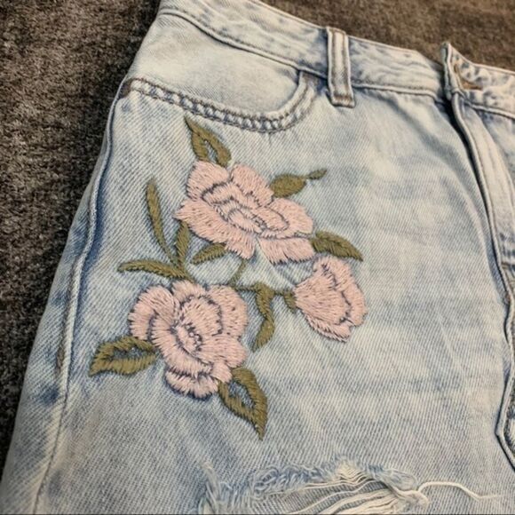 Hollister Light Wash Distressed Denim Skirt - Picture 2 of 8